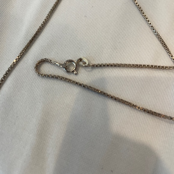 Beautiful Large “Topaz” like stone 16” silver chain. - Picture 7 of 8